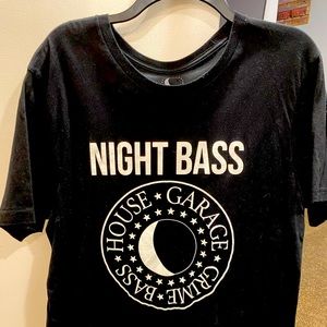 Night Bass house, garage, bass, grime logo
Black t-shirt (SZ. L)